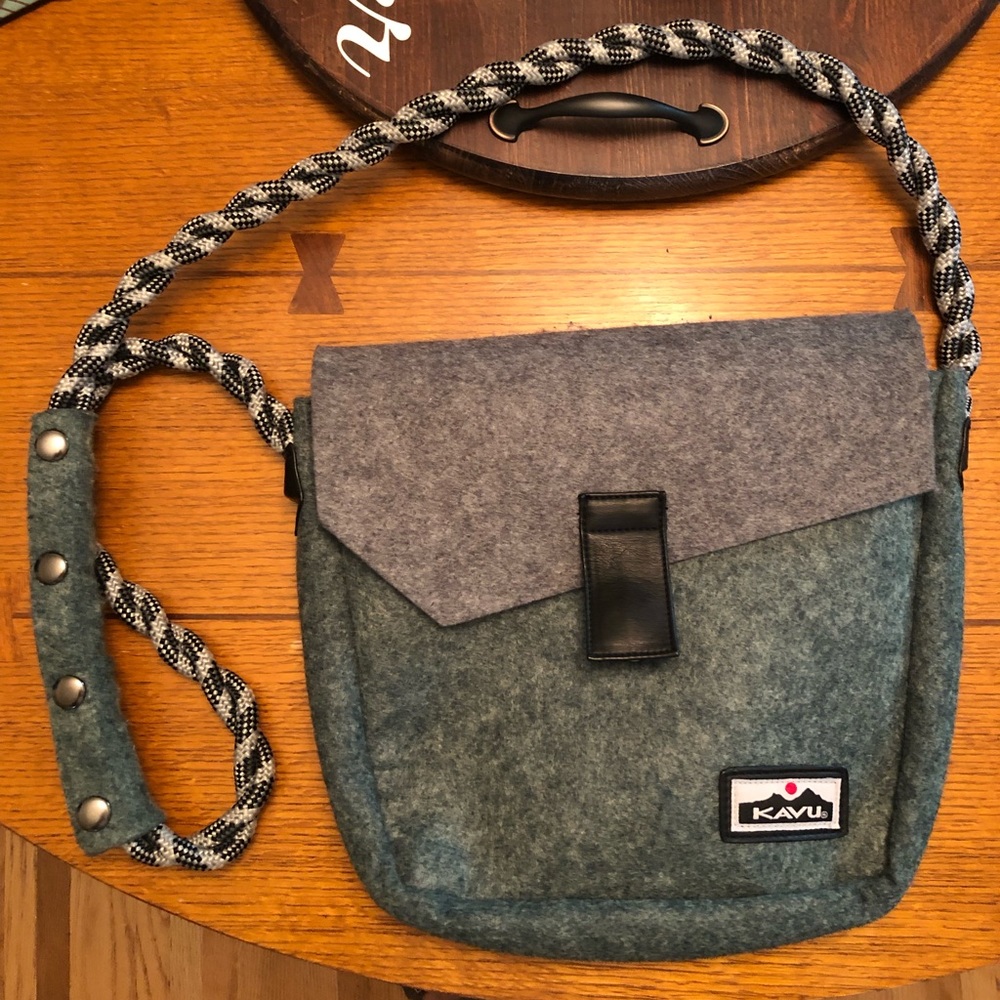Kavu purse.